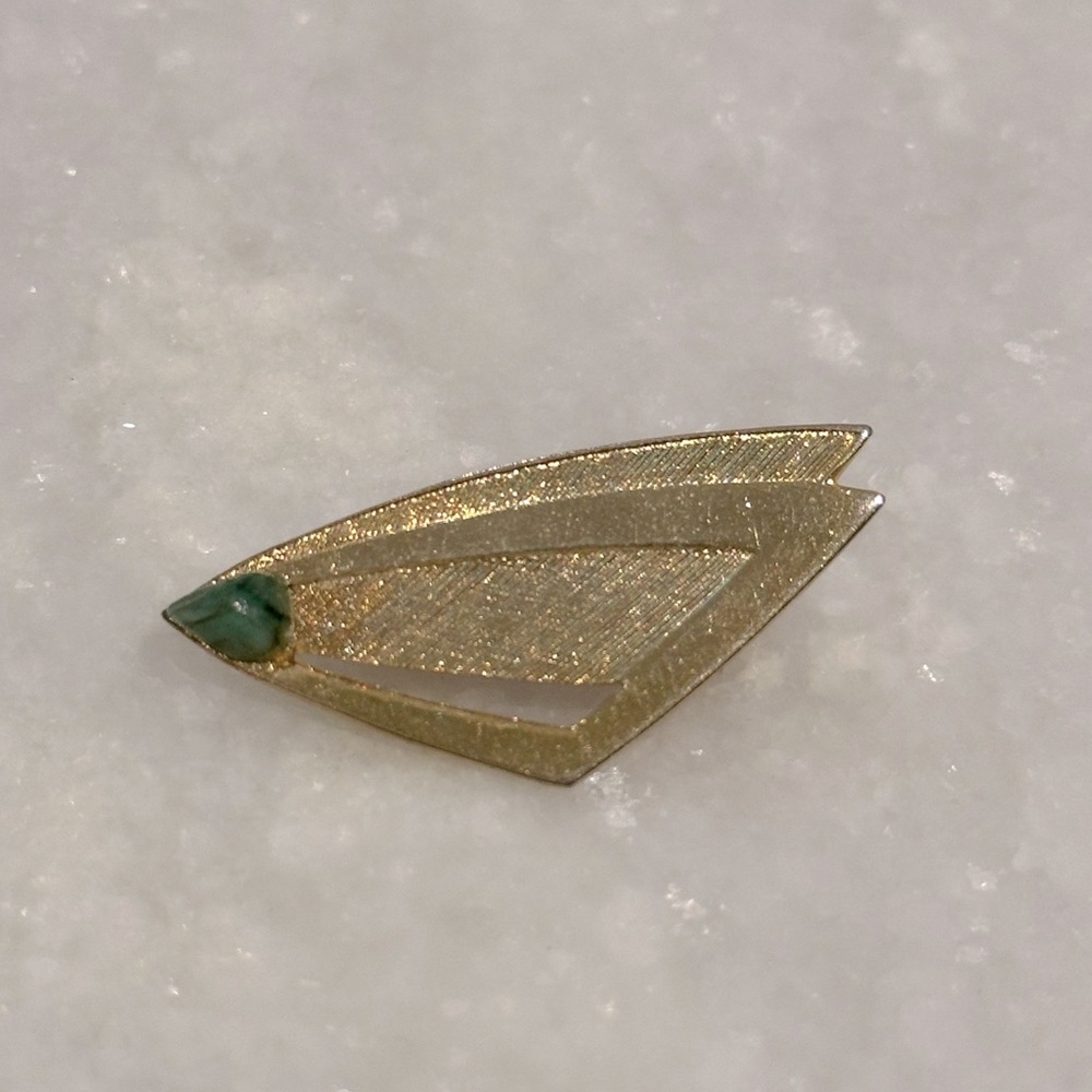 Vintage Gold and Green Stone Women's Brooch